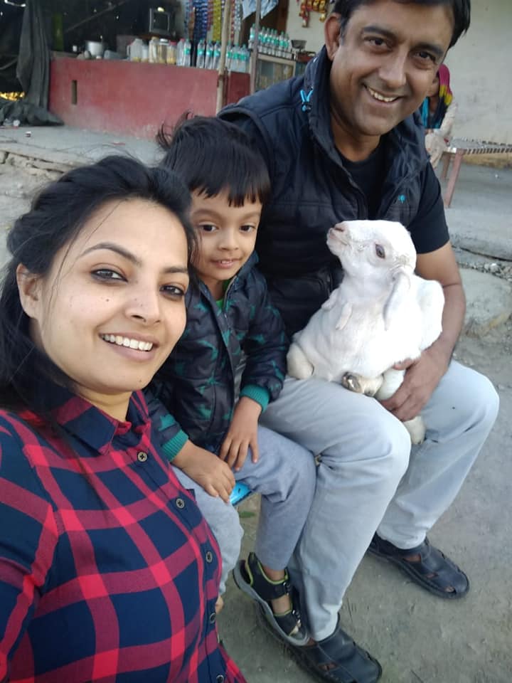 परिवार के साथ अजय झा