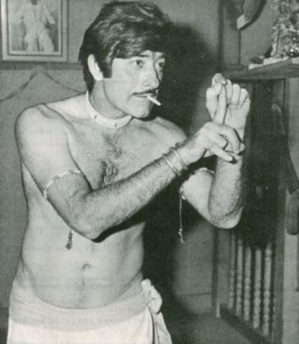 राज कुमार धूम्रपान