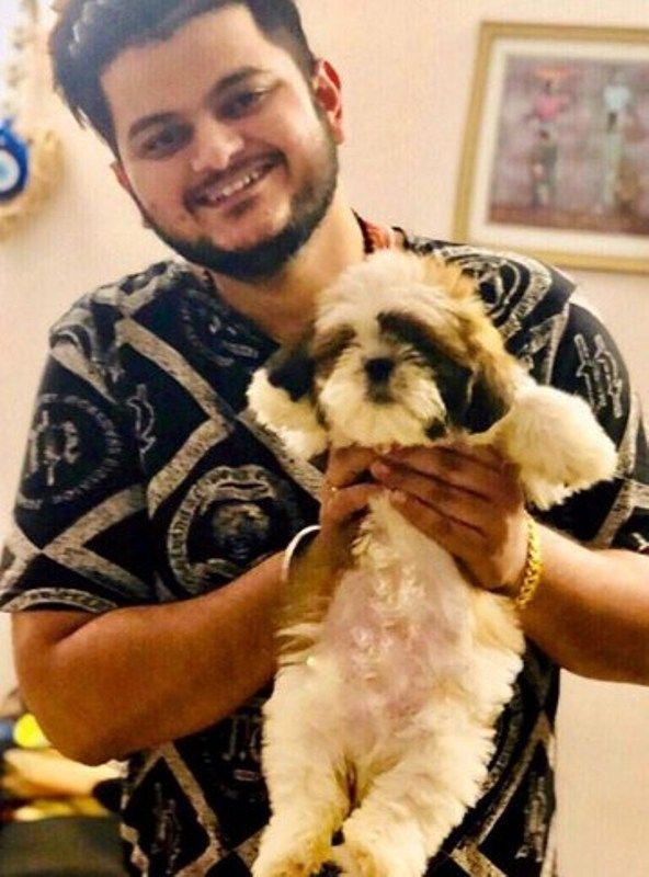 विशाल मिश्रा अपने कुत्ते के साथ