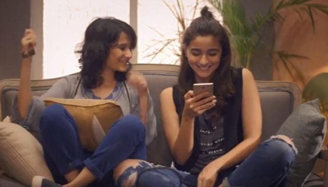 यशस्विनी दयामा आलिया भट्ट के साथ फिल्म 'डियर जिंदगी' में