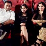 1652507773 55 Mazel Vyas उम्र बॉयफ्रेंड परिवार Biography Hindi माज़ेल-व्यास-साथ-उसके-माता-पिता