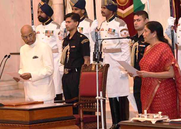 निर्मला सीतारमण ने भारत के रक्षा मंत्री के रूप में शपथ ली