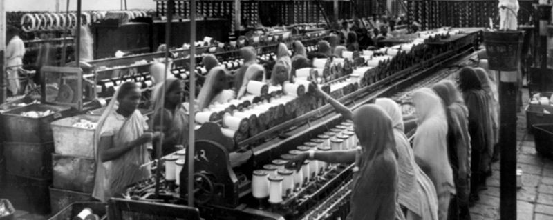 जमशेदजी टाटा द्वारा 19वीं शताब्दी के अंत में एक कपड़ा कारखाना खोला गया।