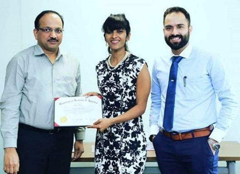 रेशमा राजन स्नातक प्रमाणपत्र प्राप्त करती हैं