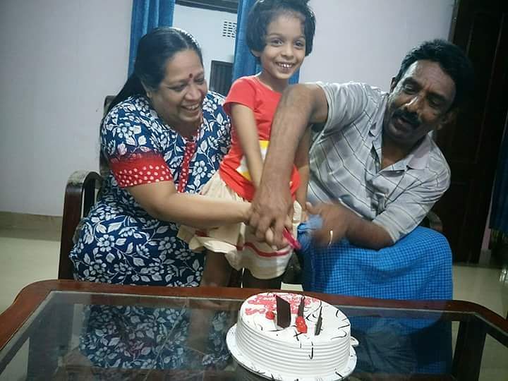 आर्य रोहित के माता-पिता और उनकी बेटी