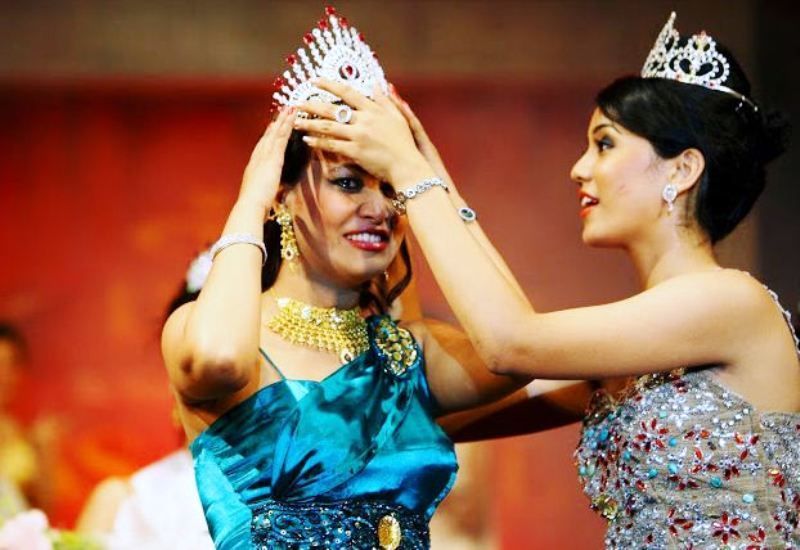 मालीना जोशी ने मिस नेपाल 2011 का ताज पहना