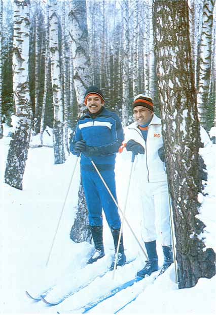 राकेश शर्मा रवीश मल्होत्रा ​​के साथ स्कीइंग का लुत्फ उठा रहे हैं