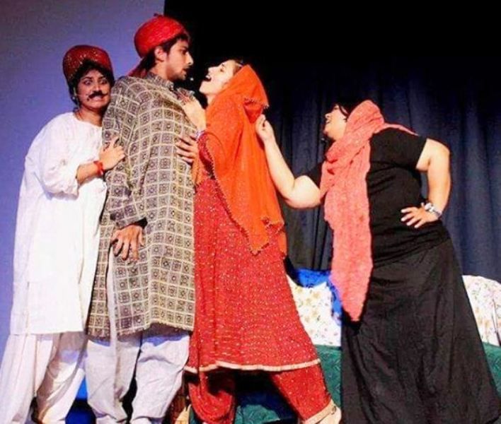 एक नाटक में फहमान खान