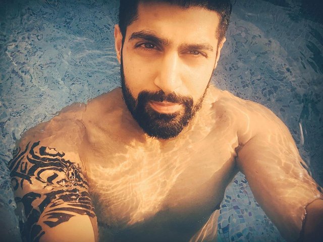 1652523780 890 Tanuj Virwani उम्र गर्लफ्रेंड पत्नी परिवार Biography Hindi तनुज विरवानी का टैटू