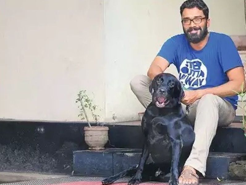श्रीराम वेंकटरमन अपने कुत्ते रे के साथ