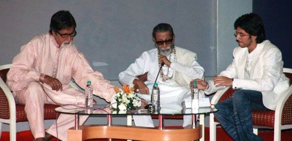 अमिताभ बच्चन (बाएं) और उनके दादा बाल ठाकरे (बीच में) के साथ आदित्य ठाकरे (दाएं)