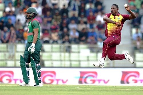 बांग्लादेश के खिलाफ मैच में शेल्डन कॉटरेल