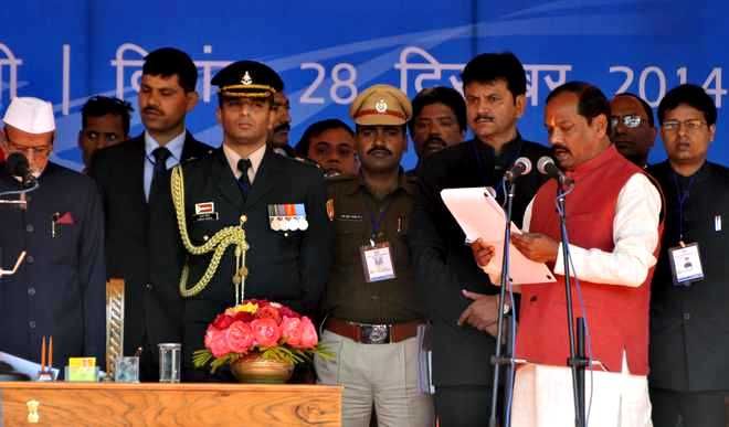 रघुवर दास ने ली झारखंड के सीएम पद की शपथ