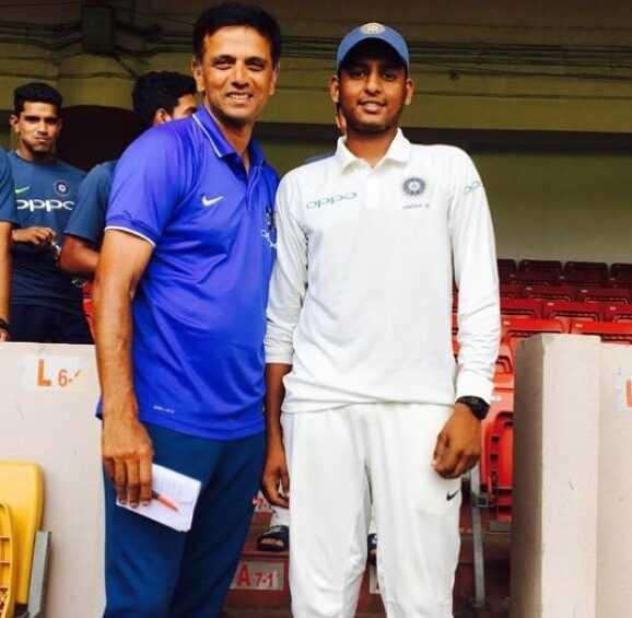 इंग्लैंड दौरे के दौरान भारत की अंडर-19 टीम के साथ राहुल द्रविड़ के साथ भगत वर्मा