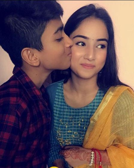 1652547132 249 Anicka हाइट उम्र बॉयफ्रेंड परिवार Biography Hindi अनिका और उसका भाई