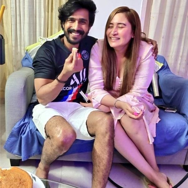 1652548357 518 Jwala Gutta हाइट उम्र बॉयफ्रेंड पति परिवार Biography Hindi ज्वाला गुट्टा अपनी सगाई के दिन विष्णु विशाल के साथ