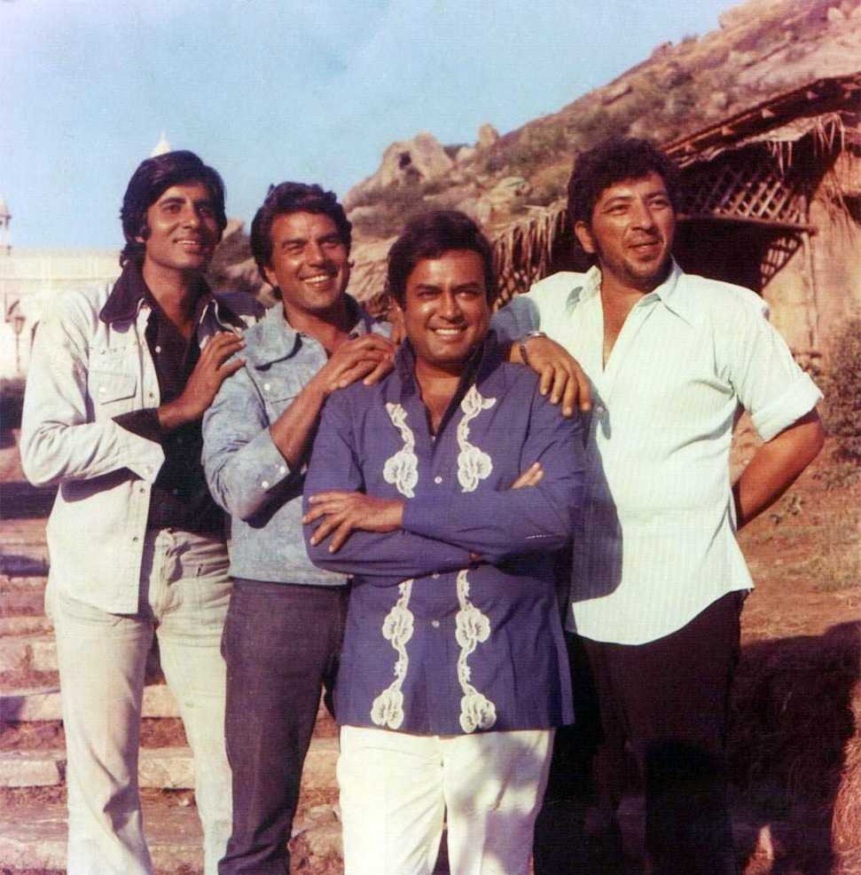 बाएं से दाएं अमिताभ बच्चन, धर्मेंद्र, संजीव कुमार, अमजद खान
