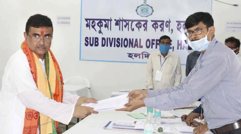 सुवेंदु अधिकारी ने 2021 पश्चिम बंगाल विधानसभा चुनाव से पहले नंदीग्राम निर्वाचन क्षेत्र से अपना नामांकन प्रस्तुत किया