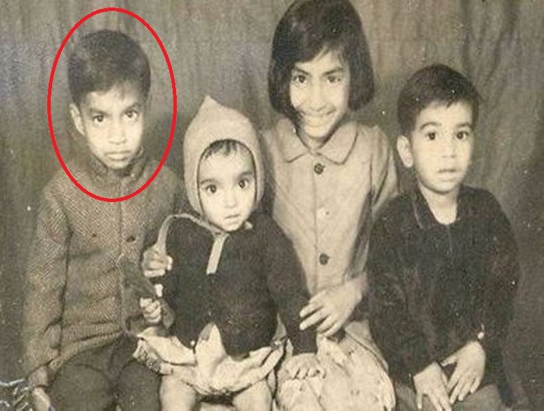अपने भाई-बहनों के साथ इरफान खान की बचपन की एक तस्वीर