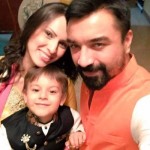 अहाज़ खान अपने परिवार के साथ