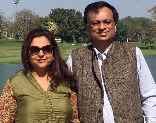 नविका कुमार अपने पति के साथ 