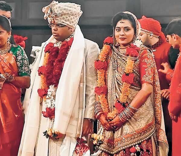 जय शाह और उनकी पत्नी ऋतिशा शाह की शादी के दिन की एक तस्वीर।