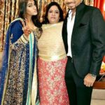 1652575725 655 Jasprit Bumrah हाइट उम्र गर्लफ्रेंड पत्नी परिवार Biography Hindi जसप्रीत बुमराह अपनी मां और बहन के साथ