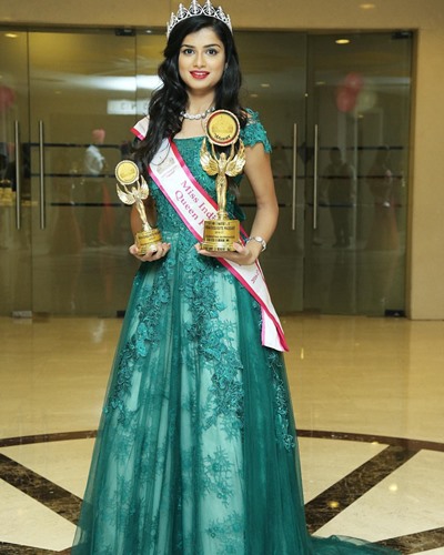 हेमल इंगले एक कारण 2016-2017 पुरस्कारों के लिए मिस इंडिया एक्सक्लूसिव क्वीन के साथ