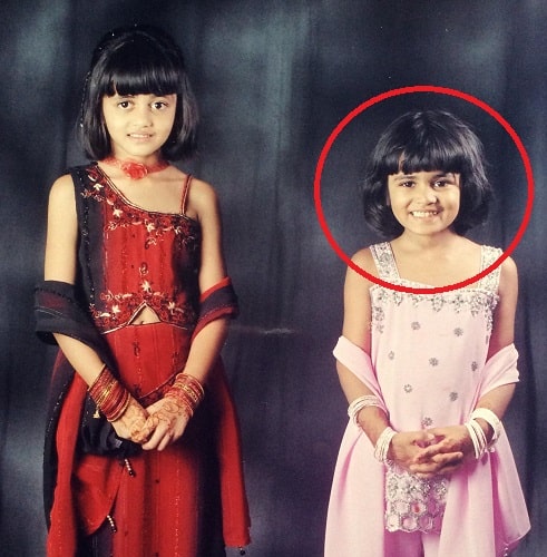 बहन के साथ शिवानी पाटिल की बचपन की फोटो।