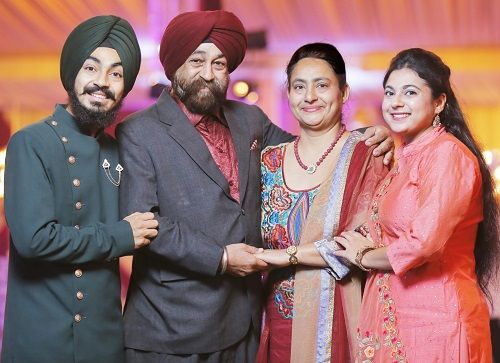 गौरवदीप सिंह अपने माता-पिता और बहन के साथ