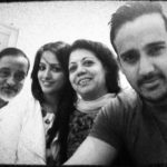 रोहित रेड्डी अपने माता-पिता और पत्नी के साथ