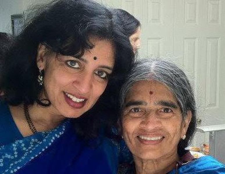 जयश्री उल्लाल अपनी मां के साथ