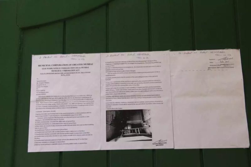 मुंबई में कंगना रनौत के कार्यालय के दरवाजे पर बीएमसी द्वारा चिपकाया गया नोटिस