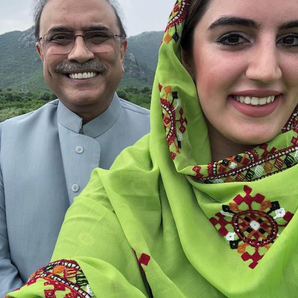 बख्तावर भुट्टो अपने पिता आसिफ अली जरदारी के साथ