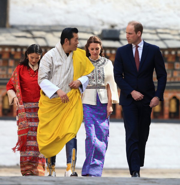 ड्यूक और डचेज़ ऑफ़ कैम्ब्रिज भूटान के राजा और रानी के साथ भूटान की शाही यात्रा पर