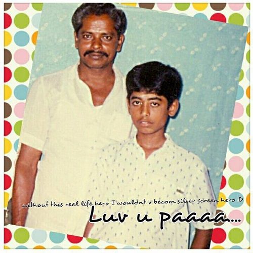अपने पिता के साथ आरी अर्जुन की एक पुरानी तस्वीर