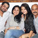अनुष्का शर्मा अपने परिवार के साथ