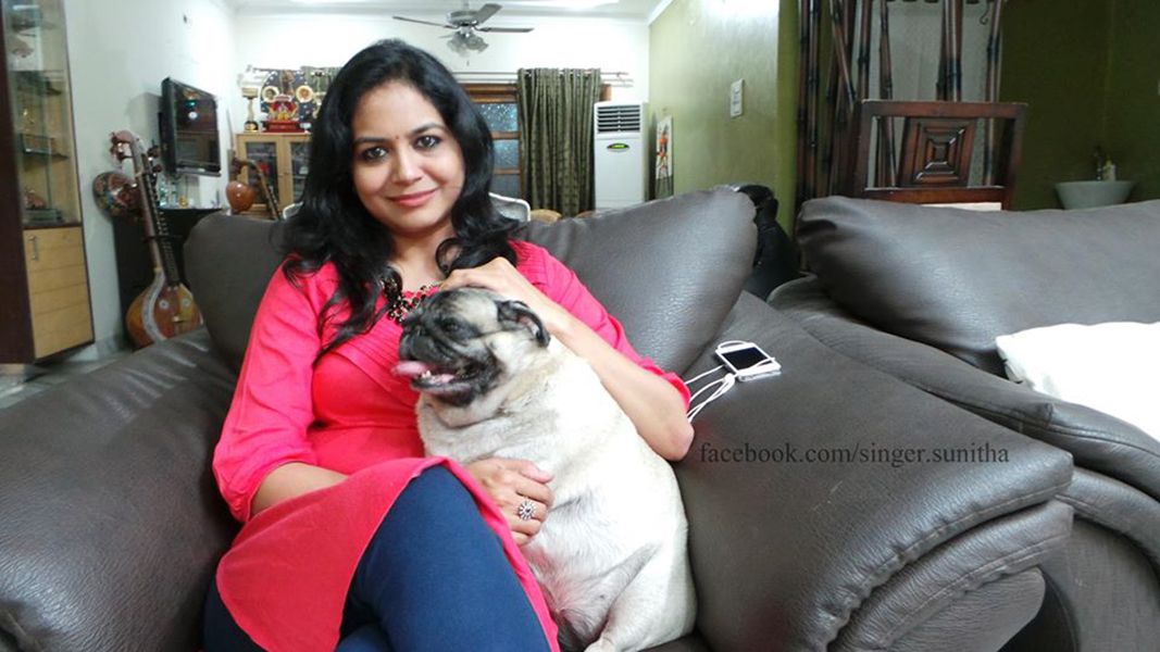 सुनीता उपद्रष्ट अपने कुत्ते के साथ जिसका नाम स्नूपी है