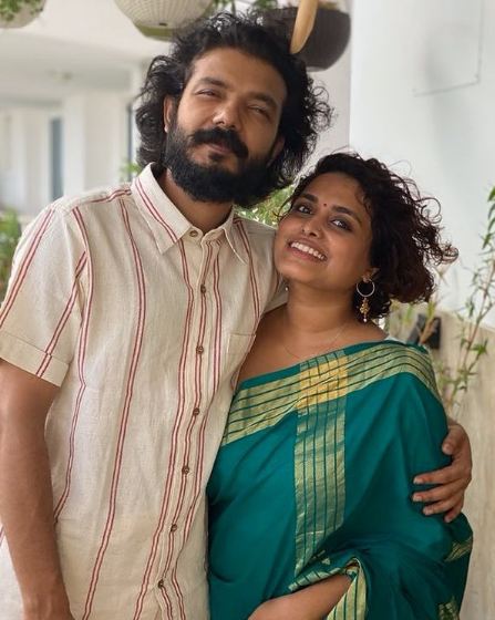 श्रीनाथ भासी अपनी पत्नी के साथ