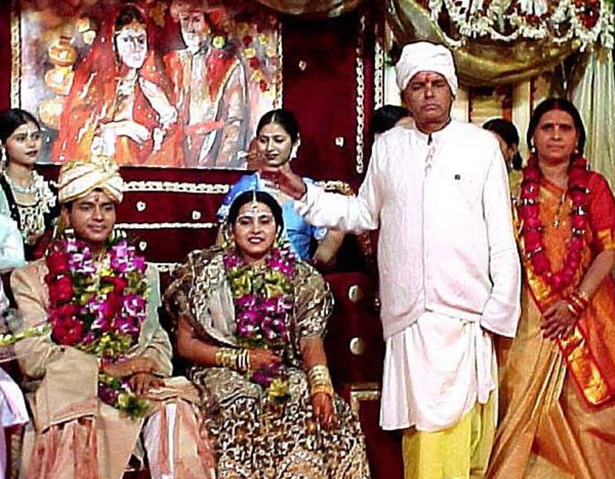 मीसा भारती अपनी शादी के दिन पति और माता-पिता के साथ