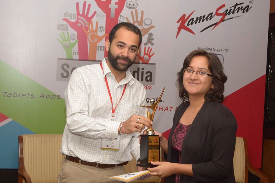 शिव्या नाथ अपने पुरस्कारों के साथ