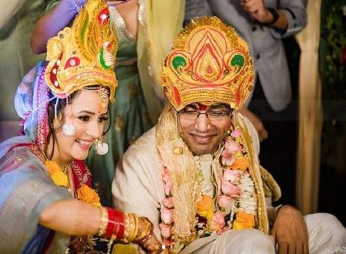 बिस्वा कल्याण रथ और सुलगना पाणिग्रही की शादी की तस्वीर