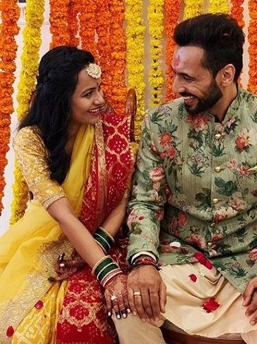 1652636371 665 Nidhi Moony Singh हाइट उम्र बॉयफ्रेंड पति परिवार Biography पुनीत पाठक के साथ निधि मूनी सिंह