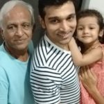 प्रतीक गांधी अपने पिता और बेटी के साथ