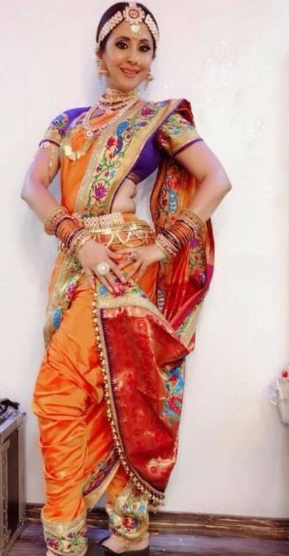 उर्मिला मातोंडकर ने शास्त्रीय नृत्यांगना के रूप में कपड़े पहने