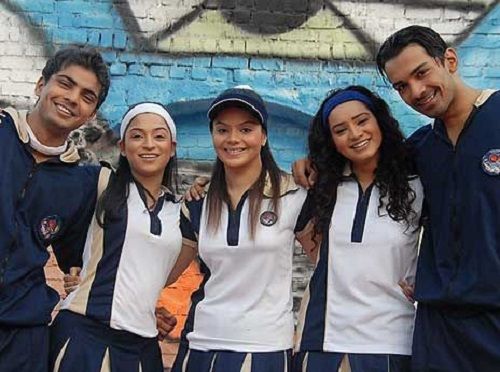 1652646437 626 Sukirti Kandpal हाइट उम्र बॉयफ्रेंड पति परिवार Biography Hindi टी-शर्ट नंबर 10