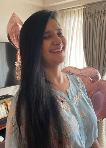 1652646443 3 Sukirti Kandpal हाइट उम्र बॉयफ्रेंड पति परिवार Biography Hindi सुकीर्ति कांडपाली की बहन