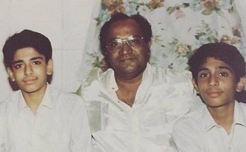 एजाज खान अपने पिता के साथ