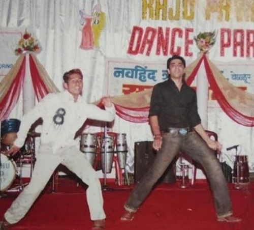 डांस करते हुए एजाज खान की पुरानी तस्वीर