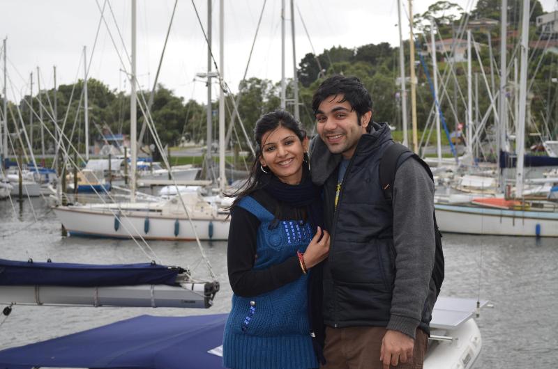 1652653888 249 Sumit Anand हाइट उम्र गर्लफ्रेंड पत्नी परिवार Biography Hindi सुमित आनंद अपनी पत्नी दीपाली के साथ